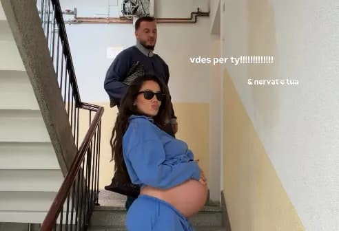 Me një foto intime, Lotina uron Mozzikun për 31-vjetorin e lindjes