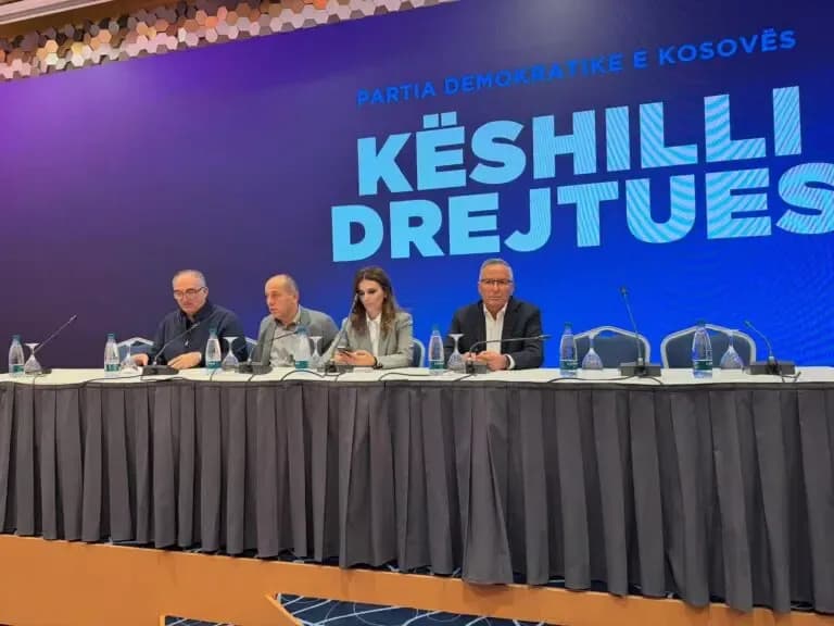Fillon mbledhja e Këshillit Drejtues të PDK-së