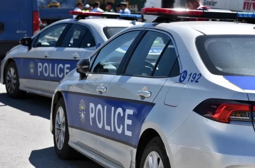 E ofendoi dhe e shtyu policen, prangoset një burrë në Podujevë