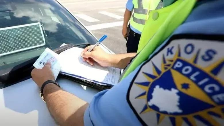 Në zonën 50 km/h voziti 155 km/h, shoferi gjobitet me 500 euro