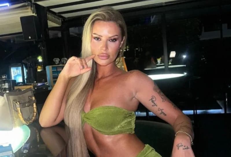 Santiana lajmërohet nga dhoma e gjumit, po duket ‘zjarr’