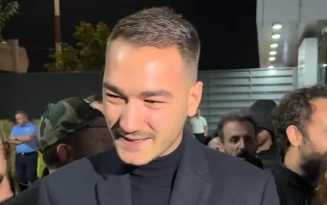 Djali i Kadri Veselit pasi mbërrin në Kosovë: Kanë qenë 24 orë katoike, i falenderoj për përkrahje njerëzit e mirë të popullit shqiptar