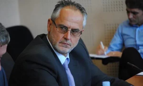 Ish-deputeti i PDK Shaip Muja, thyen heshtjen, i drejtohet me letër Hagës