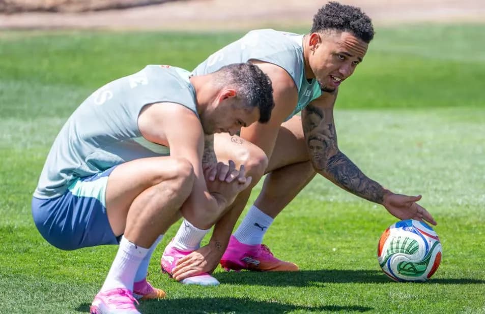 Granit Xhaka e mbështet vendimin e Okaforit?!