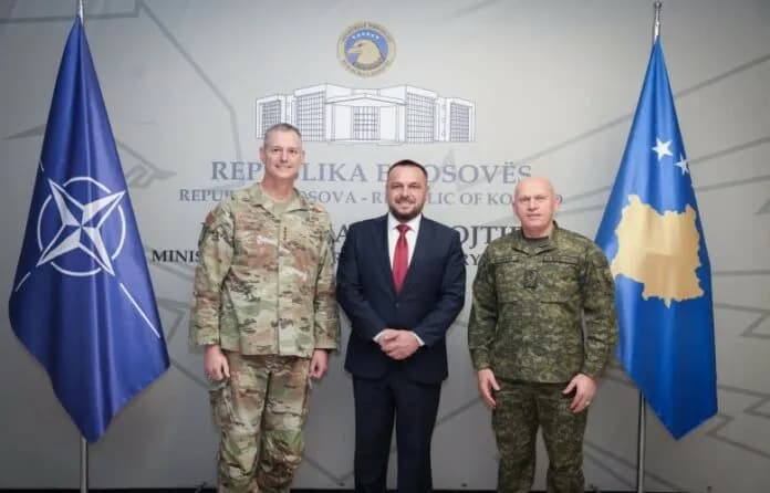 Maqedonci e Jashari takojnë komandantin suprem të NATO-s në Evropë, diskutojnë për fuqizimin e FSK-së
