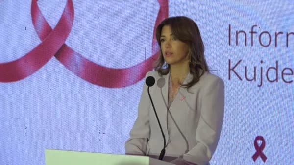 ​Haxhiu dhe Vitia shpërndajnë pako onkologjike në kuadër të “Tetorit Rozë”