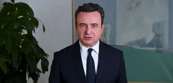Rrugët e mbushura me protestues që kërkojnë drejtësi, Kurti shkruan për Byronë