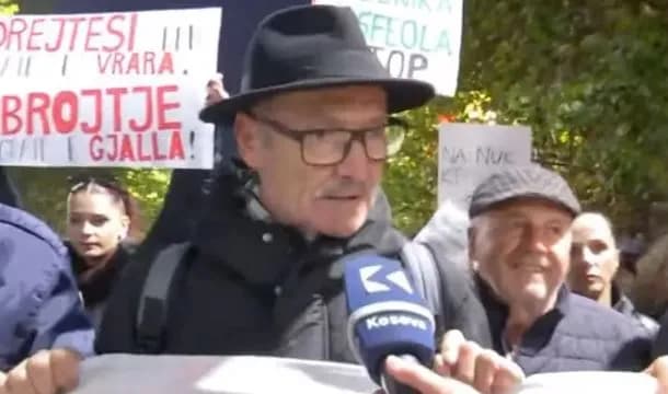 Babai i Diana Kastratit pjesë e protestës: Të dorëhiqen ata që kanë pasur përgjegjësi