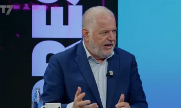 Çka po ndodh me protestat në Shqipëri sipas Baton Haxhiut?