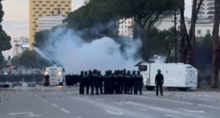 Shqipëri, 16 protestuesit e arrestuar dalin nesër para gjykatës