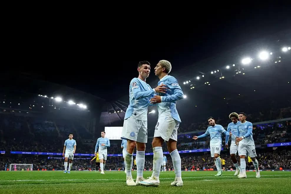 Man City në epërsi , mbyllet pjesa e parë