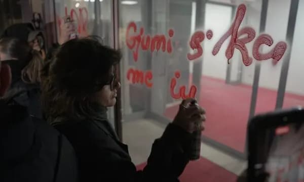 Protesta për drejtësi për Arlinda Zekajn mbahet sot edhe në Pejë