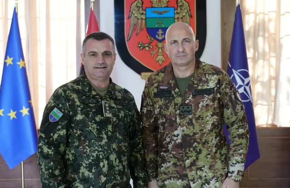 Komandanti i KFOR-it takohet me shefin e Mbrojtjes së Shqipërisë, diskutojnë sigurinë në Kosovë