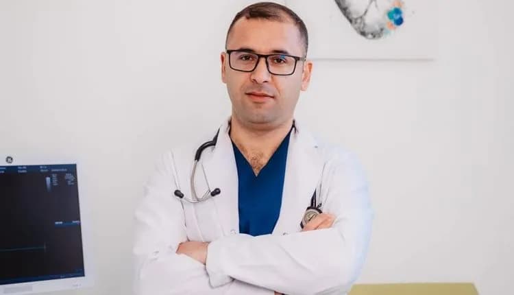 Arrestohet drejtori i Spitalit të Mitrovicës, dyshohet se kërcënoi bashkëshorten se do t’i ndodh e njëjta sikur Arlinda Zekajt