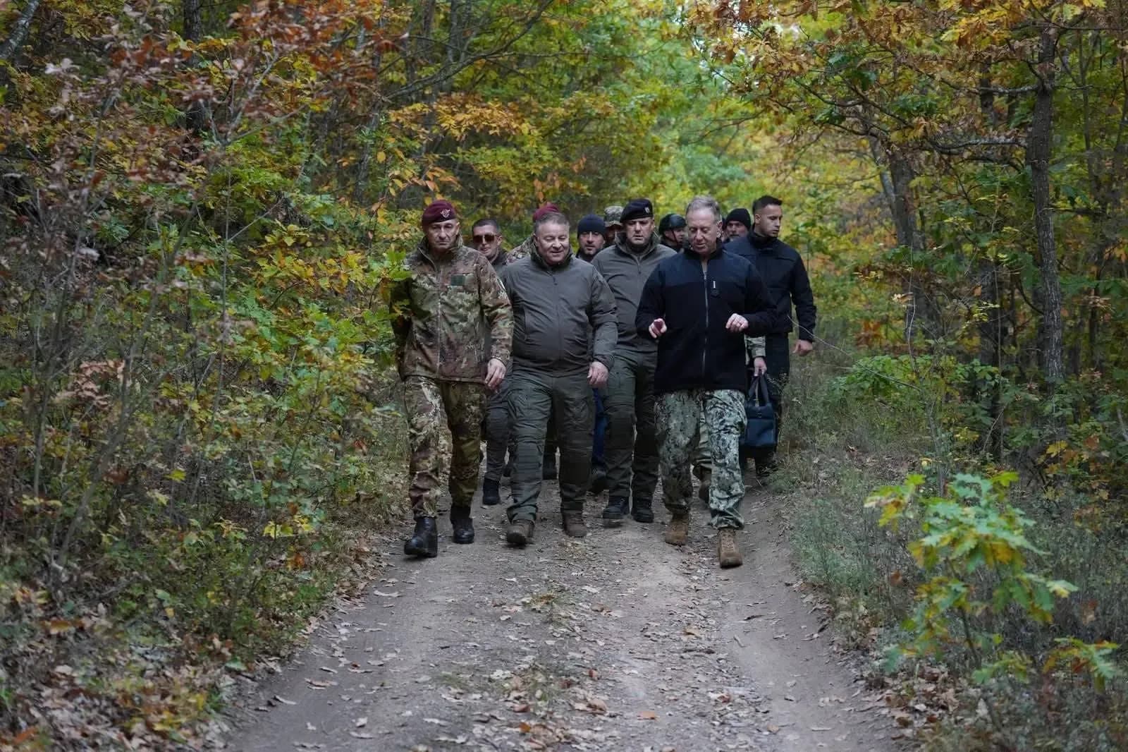 Prijës të NATO-s, KFOR-it e Policisë së Kosovës vizitojnë veriun e vendit