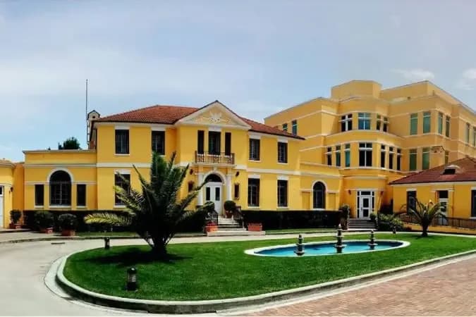 Ambasada amerikane thirrje për protestë paqësore në Shqipëri: Dhuna s’ka vend në angazhimin qytetar