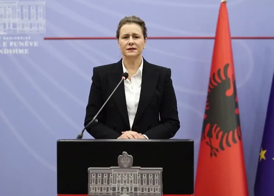 Protesta në Tiranë, zv.ministrja e Brendshme: Mbani fëmijët dhe adoleshentët larg përplasjeve