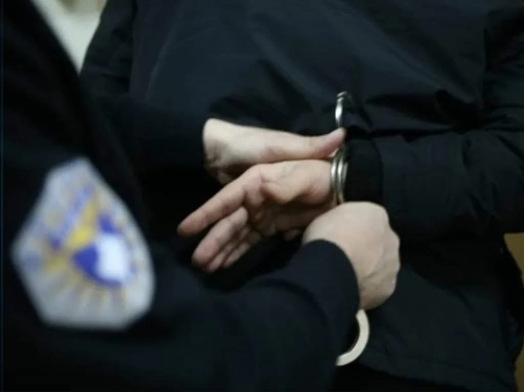 U kërkua për dy vepra penale, Policia e arreston  personin e dënuar me 4 vjet burgim