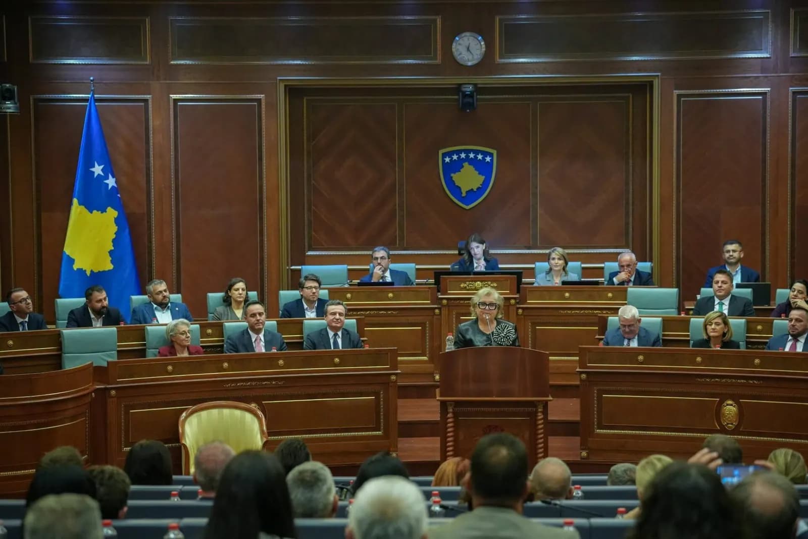 Analistët mirëpresin tejkalimin e krizës dhe zgjedhjen e presidentes