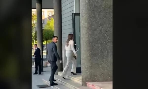 Haxhiu arrin në Kuvend, nuk deklarohet për media