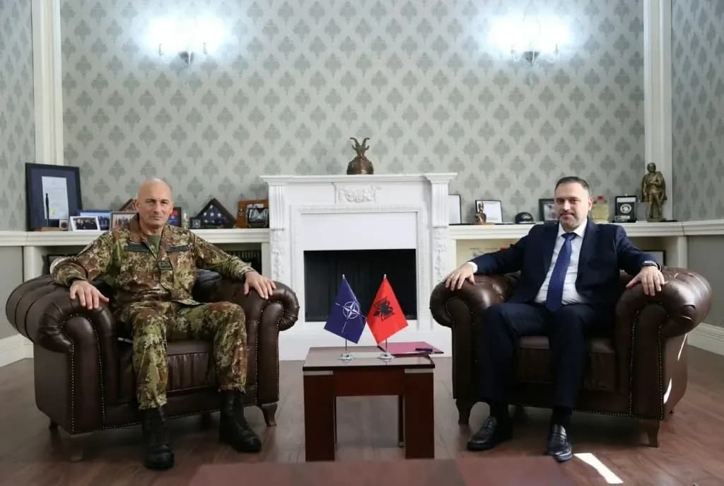 Nufi takon komandantin e ri të KFOR-it: Kontribuojmë në promovimin e stabilitetit në Kosovë