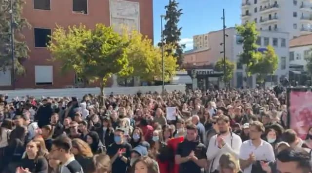 Tiranë: Sërish protestojnë studentët, nis marshimi drejt Ministrisë së Arsimit