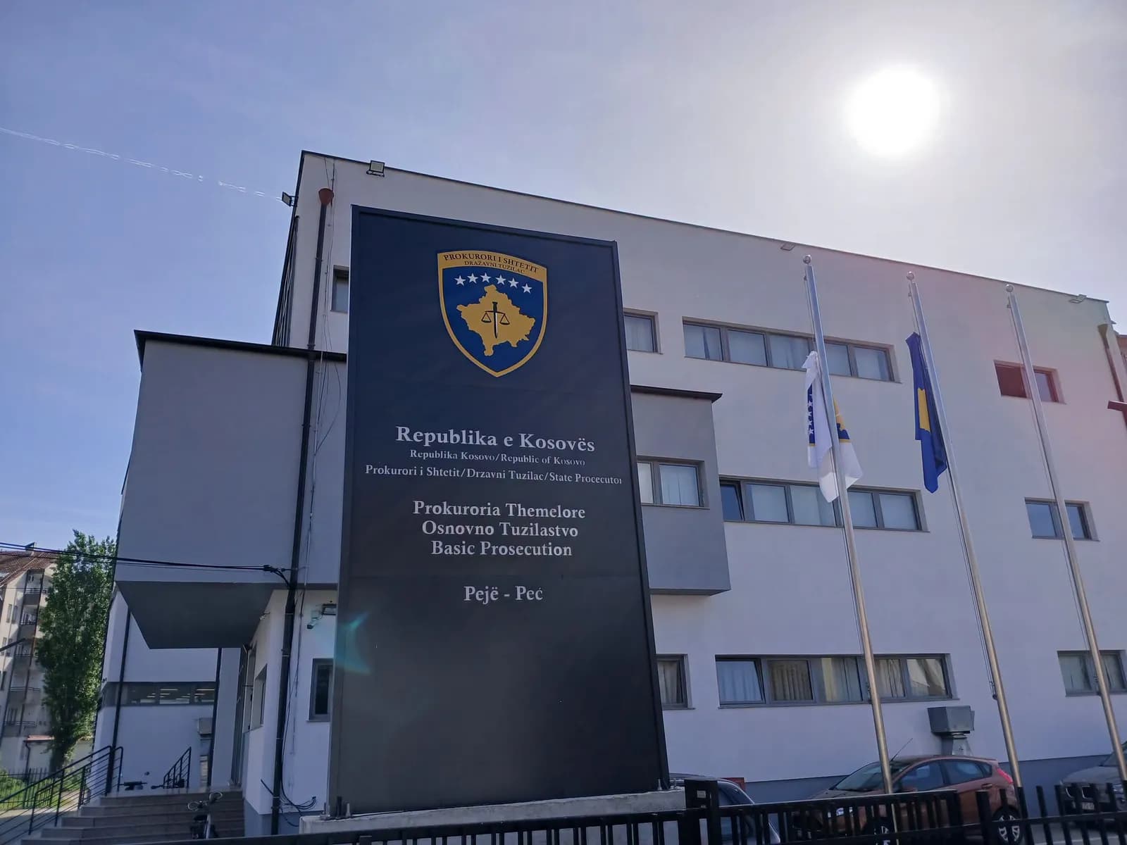 Vrau vëllain për çështje pronësore – Prokuroria në Pejë ngre aktakuzë ndaj të dyshuarit për vrasje në Bokshiq të Klinës