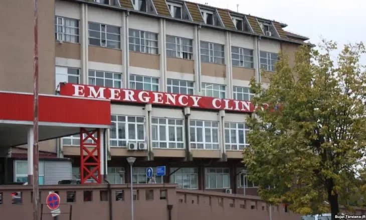 Pacientja “braktiset” në Emergjencë, familjarët nuk i përgjigjen telefonatave as të Policisë