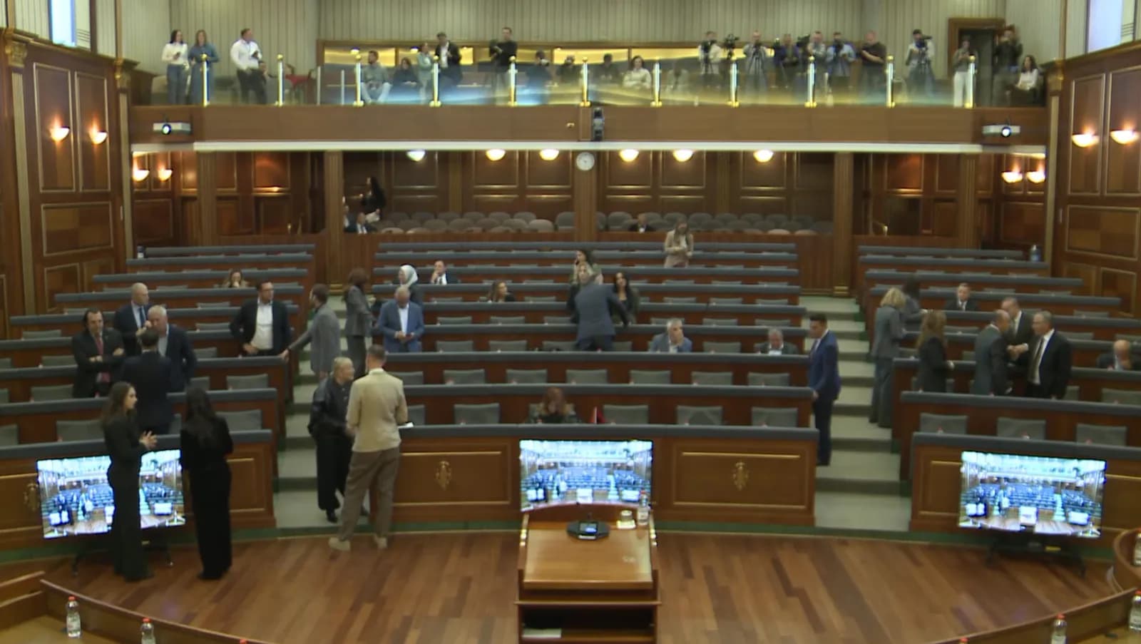Seanca e sotme, nisin të mblidhen deputetët