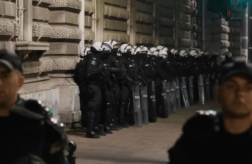 Beogradi nën masa të rrepta sigurie: Policia rrethon institucionet kryesore pas zgjedhjeve