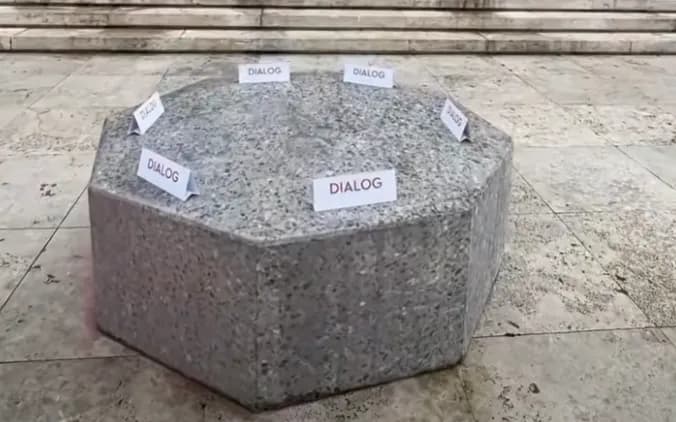 Rama fton sërish studentët për dialog, vendos sofrën e gurtë para Kryeministrisë