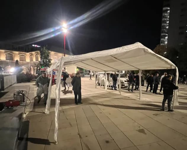 Nisen të vendosen tendat, protestuesit do kalojnë natën në sheshin “Ibrahim Rugova”