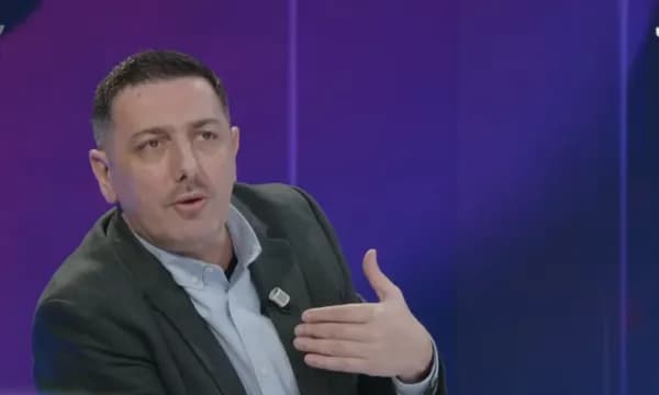 Syla troç: Kthimi i ligjit të Speciales një ‘rulet rus’ për protestuesit edhe miqtë e UÇK’së në Hagë
