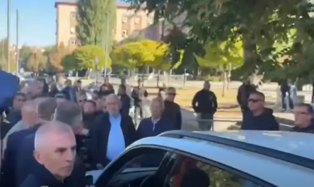 “Presioni” rritet para Kuvendit, veteranët i bashkohen protestës
