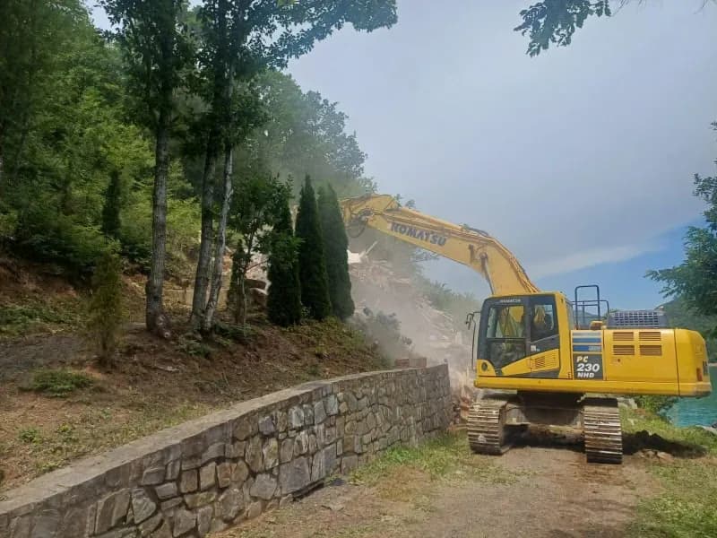 17 vila janë rrënuar deri më tani përreth Ujmanit