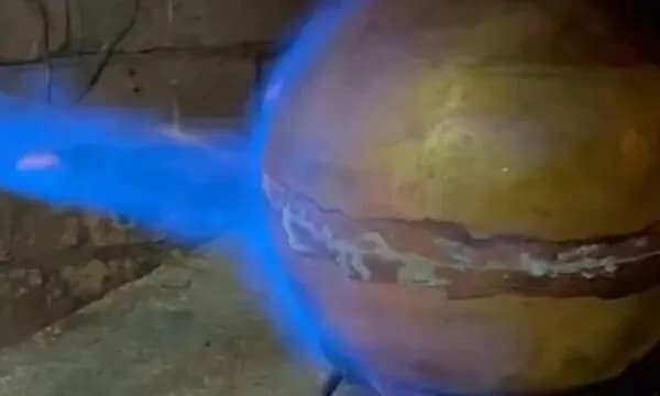 Kështu “marohet” Topi i Artë