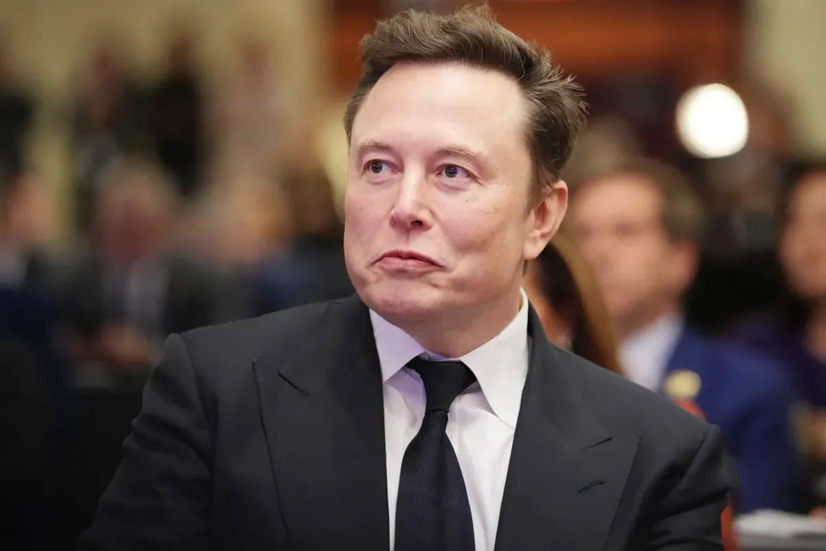 Elon Musk bëhet gjysmëtrilioneri i parë në botë