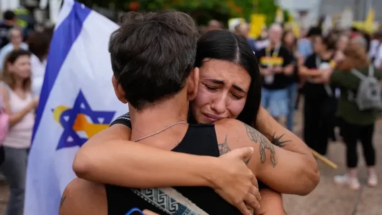 Të gjithë pengjet e gjalla kthehen në Izrael