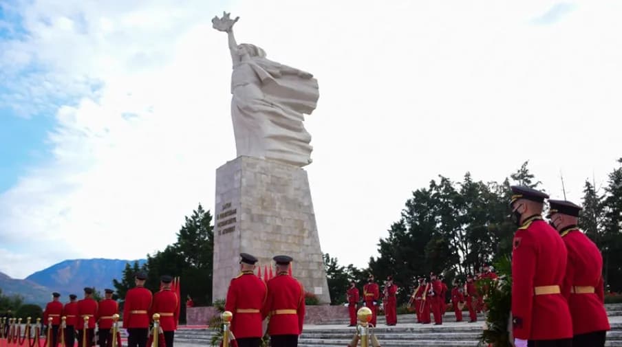 Shqipëria feston sot “Ditën e Çlirimit”
