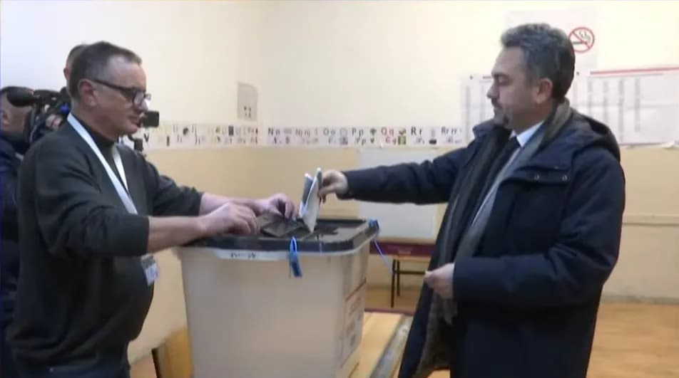 Voton Kreshnik Radoniqi, kryetari i KQZ-së