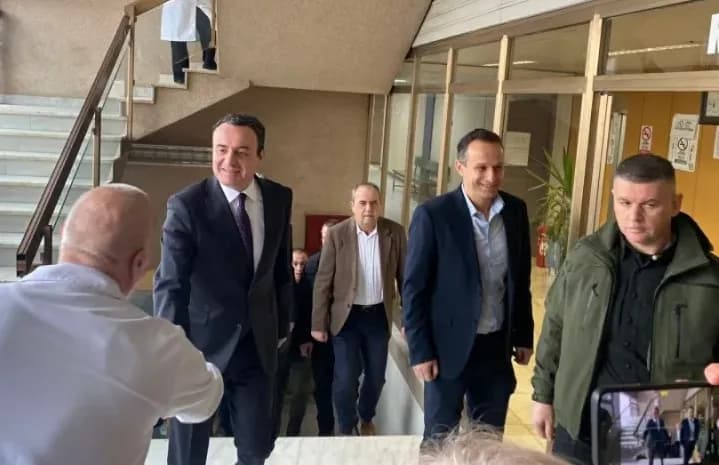 Kurti dhe Vitia vizitojnë Odën e Mjekëve