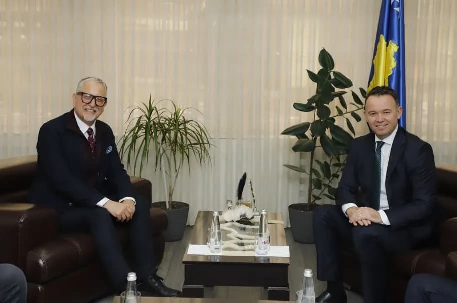 Ministri Vitia premton spital të ri në Mitrovicë