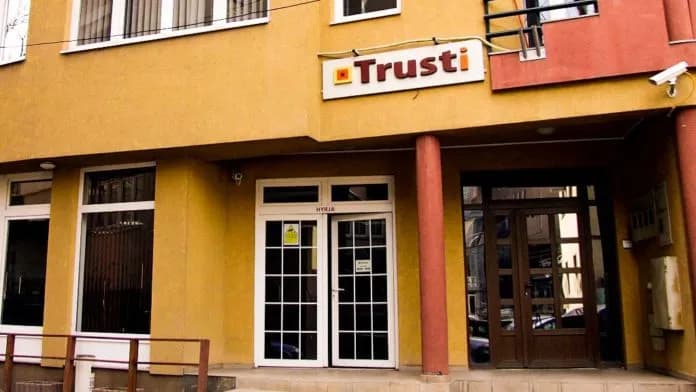Trusti vjen me një njoftim për kontribuuesit
