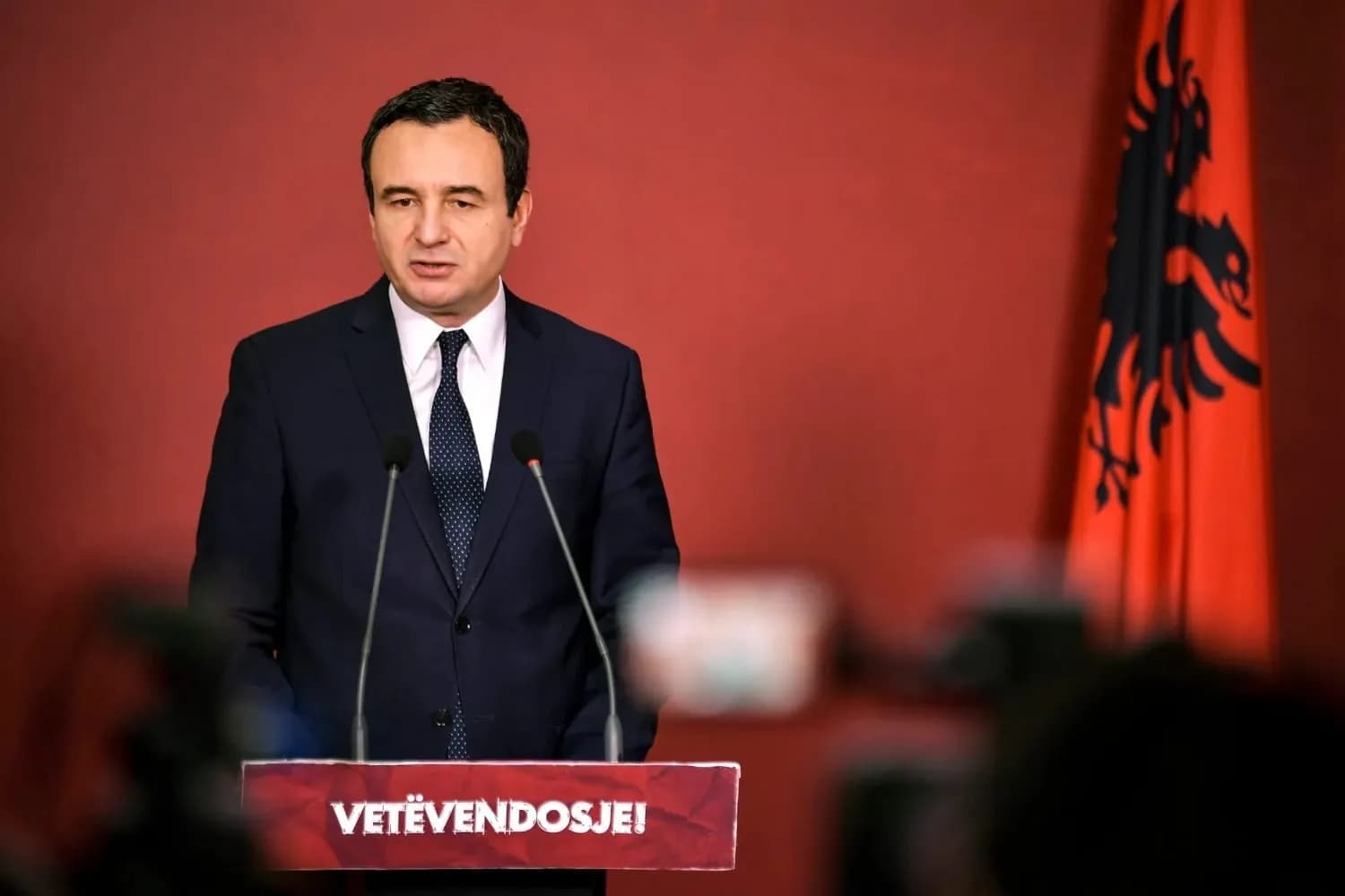 Kurti arrin në Kuvend