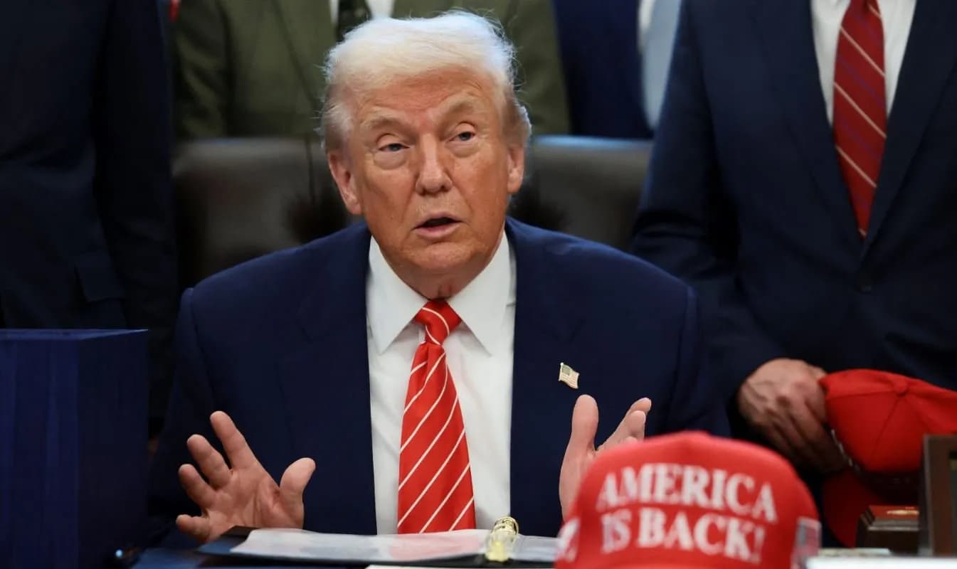 Trump rrit tarifat globale për importet në 15%