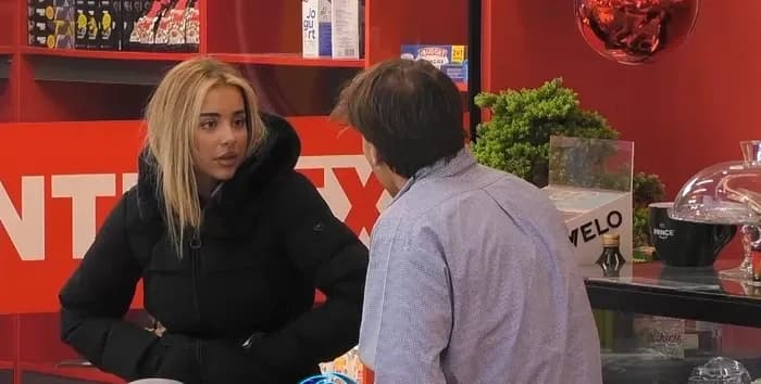 Klodi ngushëllon Elijonën për humbjen e axhës