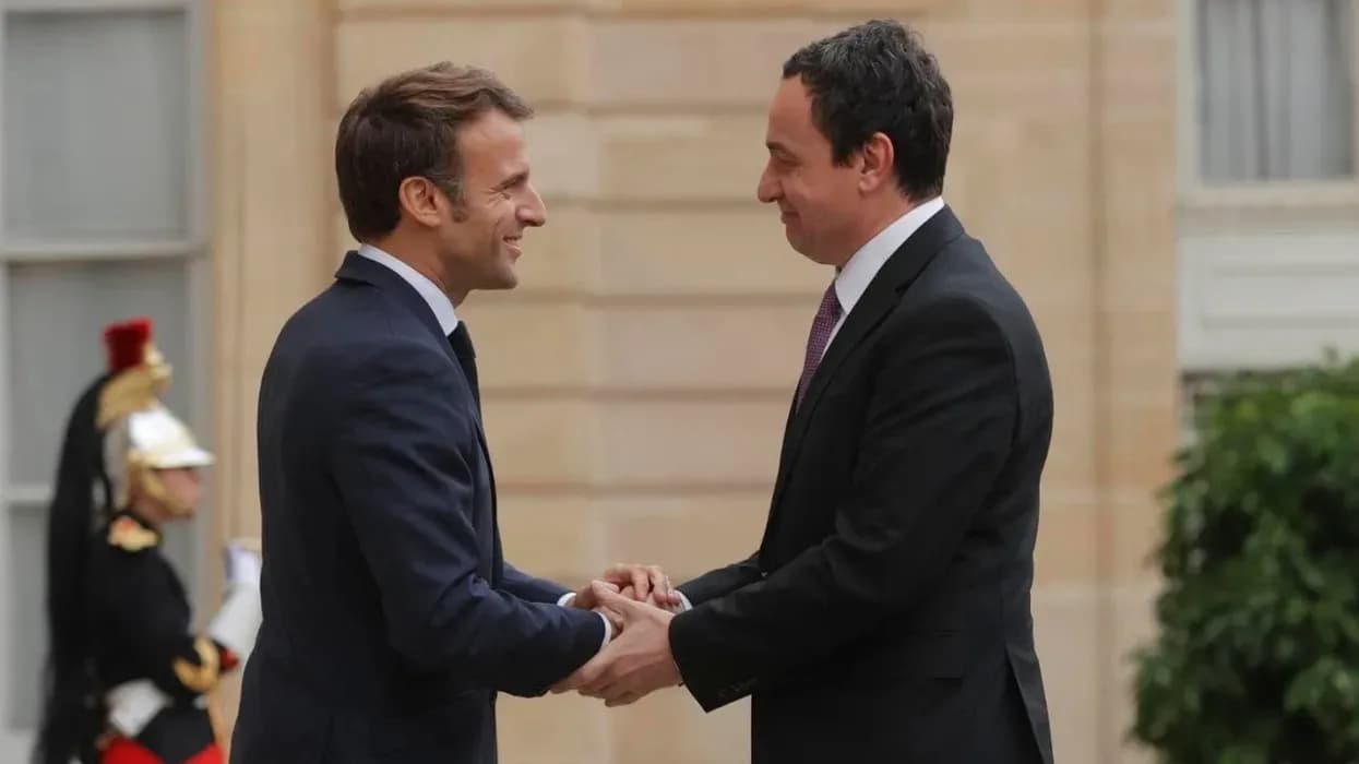 Kurti udhëton në Paris, takohet me Emmanuel Macron
