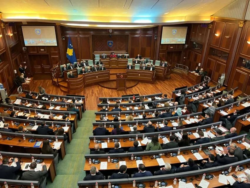 Mblidhen grupet parlamentare të VV-së dhe PDK-së