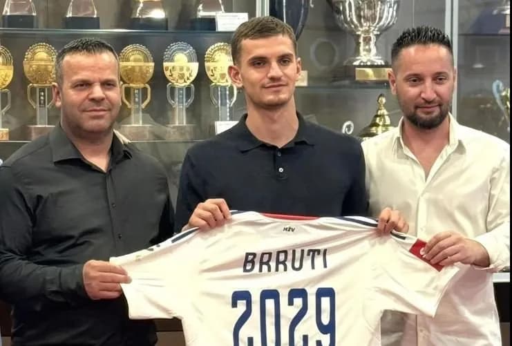 Brruti zyrtarizohet te Hajduk Split-i