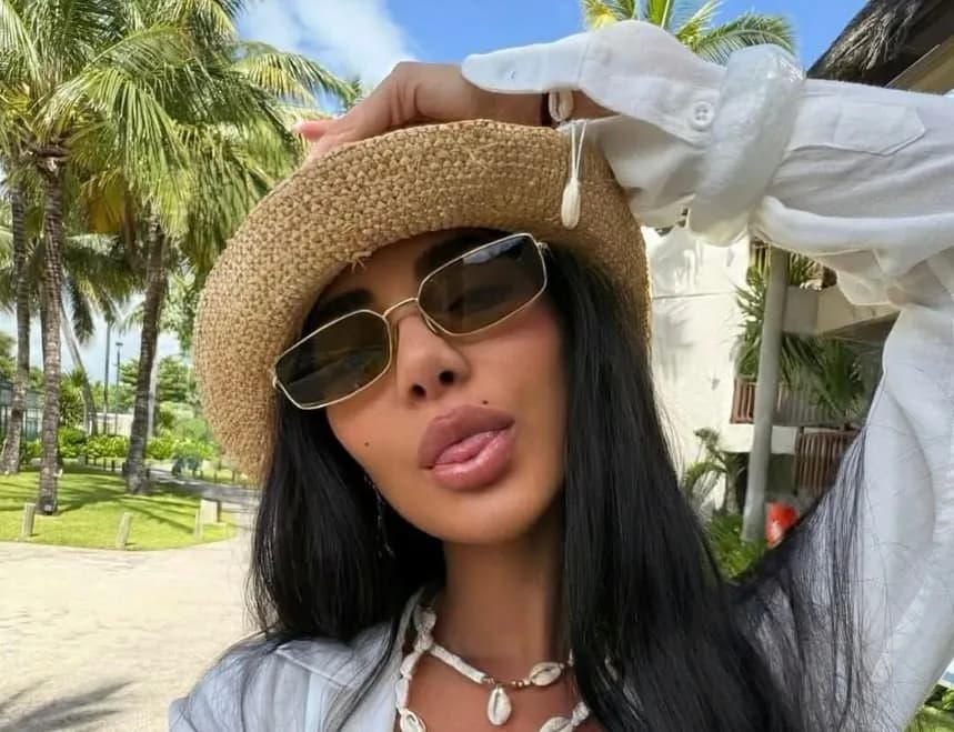 Kaderi nis pushimet, shfaqet ‘zjarr’ në bikini